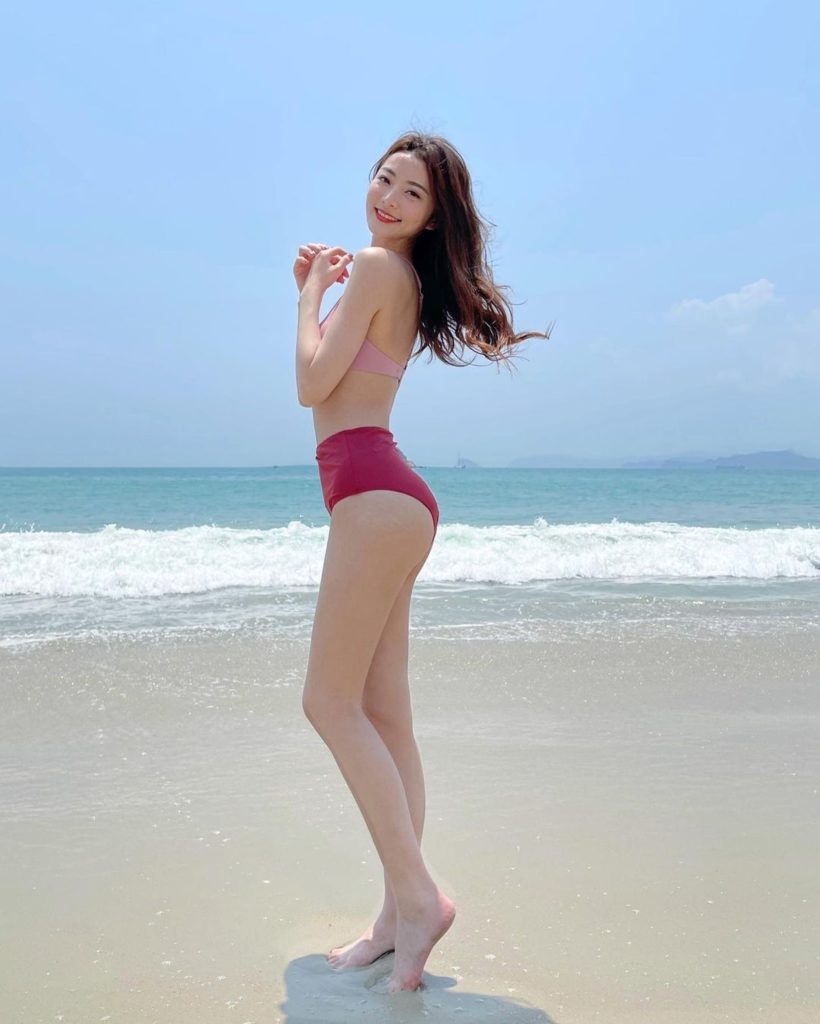 多圖︱王卓淇狂po泳衣相曬長腿　原來係為《逆天奇案》宣傳